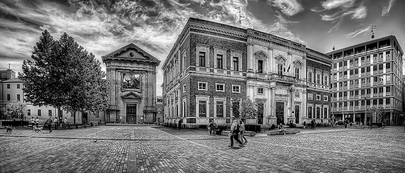 File:Piazza Martiri 7 Luglio.JPG