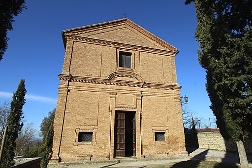 Pienza, Chiesa di Santa Caterina, la facciata in laterizio.