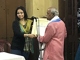 Penyair Panchatapa felicitating Chandra Sekhar Bhattacharjee 13.jpg