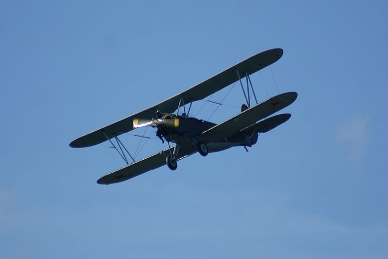 File:Polikarpov PO-2 Mule 1st Pass 04 RoarNSoar FOF 13Nov2010 (14403756319).jpg