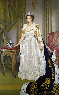 Královna Alžběta II. v korunovační róbě
