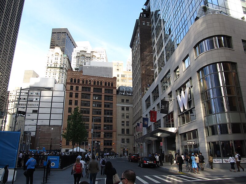 File:Queue for Line at National September 11 Memorial, Next to 5 WTC Under Construction (7237140398).jpg