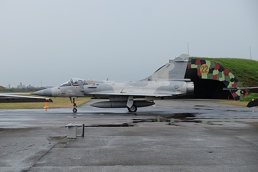 ROCAF Mirage 2000-5EI 2046 Taxiing at Hsinchu AFB after Flying Past 20151121b