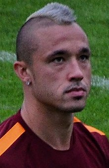 Radja Nainggolan in 2014 (cropped) (cropped).jpg