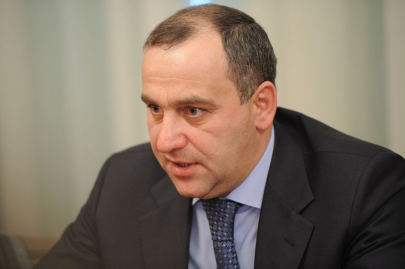 File:Rashid Temrezov, April 2012 01.jpeg