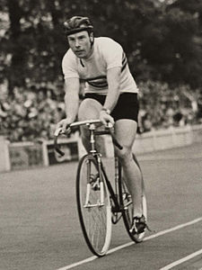 Reg Harris wins quarter final of 1000m cycle race, Olympic Games, London, 1948 (cropped).jpg