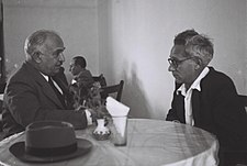 Berl Repetur (vpravo) a David Remez (vlevo) na snímku z roku 1948