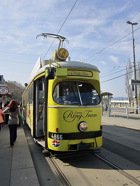 File:Ring Tram, Vienna (Ank Kumar) 03.jpg