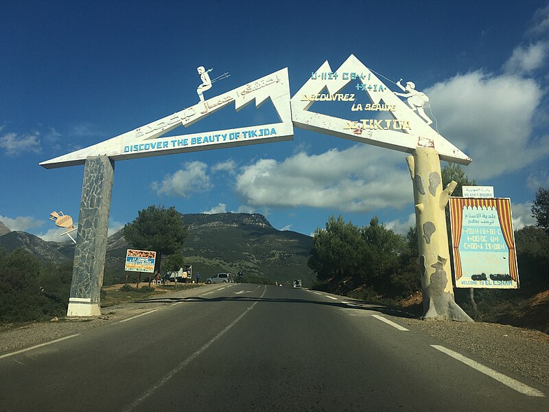 File:Road to Tikjda (Algeria).jpg