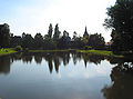 Le village vu depuis un des étangs du château.