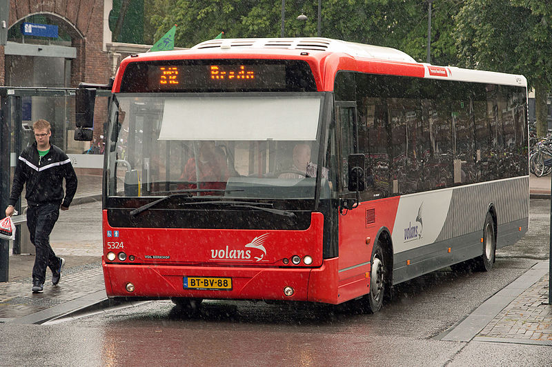 File:Roosendaal 5324 Volans-Veolia als bus 312 naar Breda (9576354898).jpg