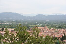 Uma vista de Roquebrune-sur-Argens, do sudoeste