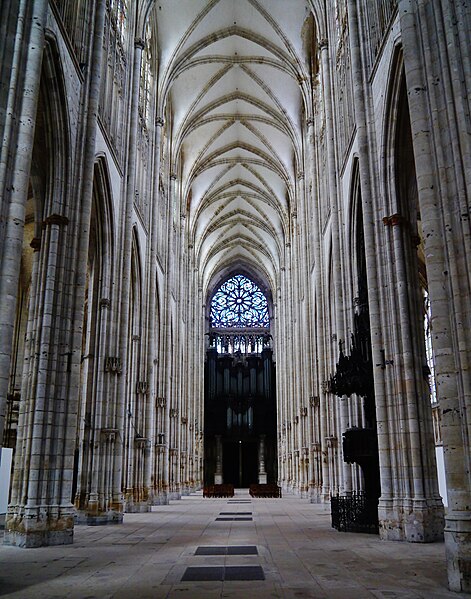 File:Rouen Abbatiale Saint-Ouen Innen Langhaus West 1.jpg