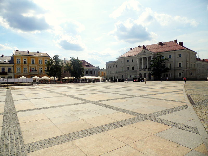 File:Rynek Kielce.JPG