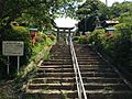 埴生神社の参道と鳥居