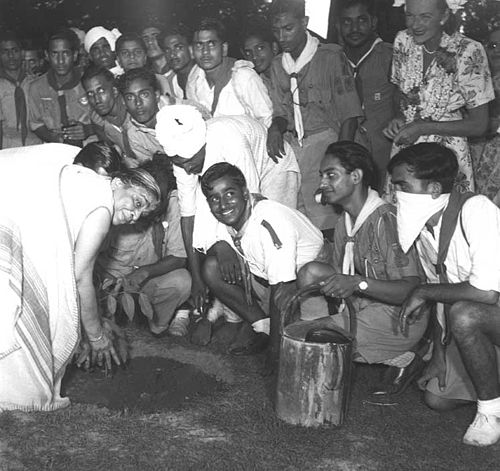 Naidu plants a tree in Mehrauli, Delhi, 1947