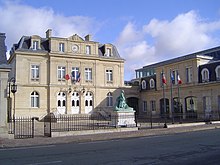 La façade de la mairie.