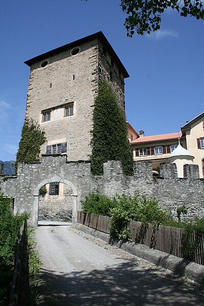 File:Schloss Rietberg Zufahrt.jpg