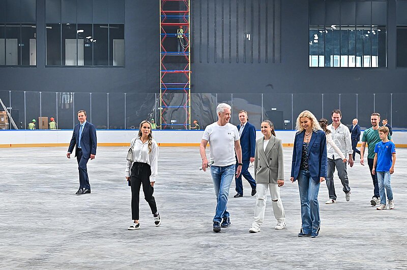 File:Sergey Sobyanin, Alina Zagitova, Eteri Tutberidze - 1.jpg