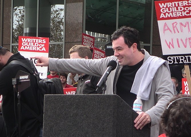 Seth mcfarlane speaks at wga rally.jpg