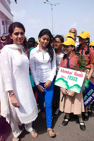 File:Shaina NC, Shriya Saran at Save Mumbai Foundation 03.jpg
