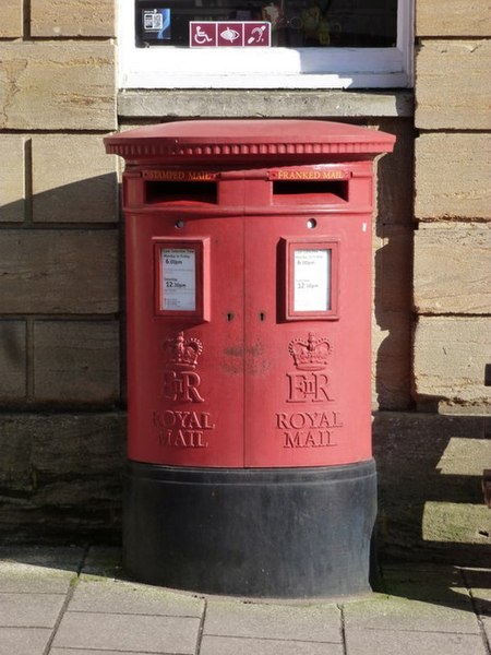 File:Sherborne - postbox № DT9 2000, Cheap Street - geograph.org.uk - 2805970.jpg