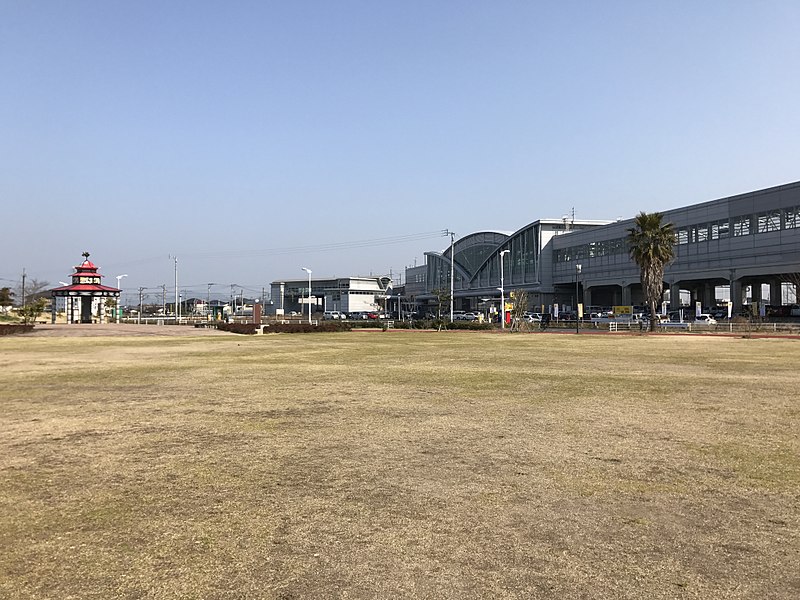 File:Shin-Yatsushiro Station from Shin-Yatsushiro Station Gamesan Park.jpg