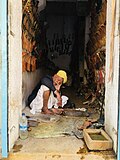 Miniatuur voor Bestand:Shoe maker in Jaisalmer.jpg