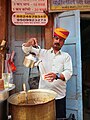 Sirviendo té en el Rajastán
