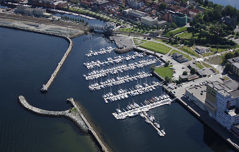 File:Skansen smaabaathavn, Trondheim 01.jpg