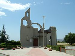 The abstract shaped Chiesa di San Giuseppe. Sortino neue Kirche.jpg