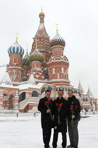The Soyuz TMA-07M crew members conduct their ceremonial tour of Red Square on 29 November 2012.