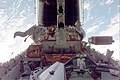 Astronaut verricht onderhoud aan de ruimtetelescoop Hubble