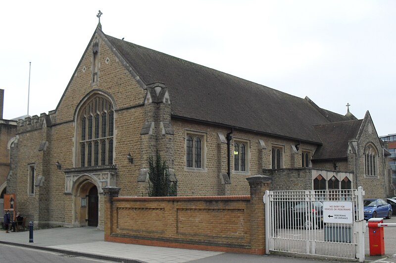 File:St John the Evangelist's Church, Springfield Road, Horsham.JPG