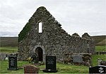 באליאסטה, Old Unst Kirk (כנסיית סקוטלנד), כולל מארזי זיכרון, קיר Kirkyard ו- Gatepiers