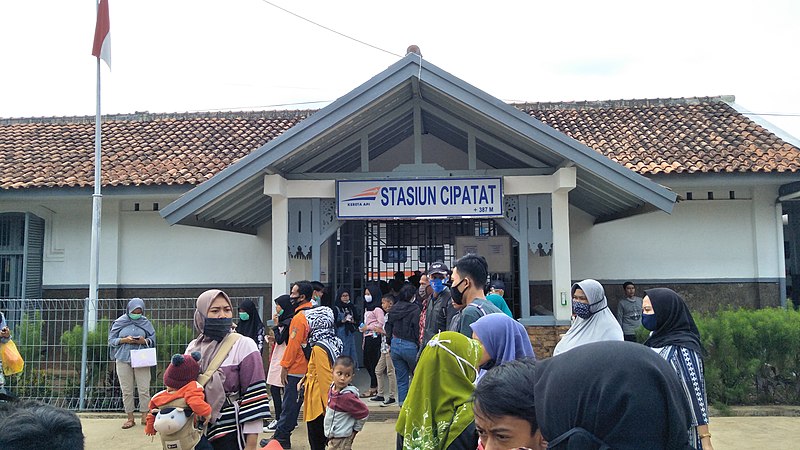 File:Stasiun Cipatat 2020.jpg