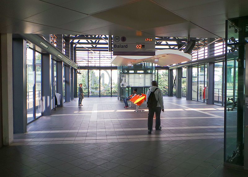 File:Station métro Créteil-Pointe-du-Lac - 20130627 171533.jpg