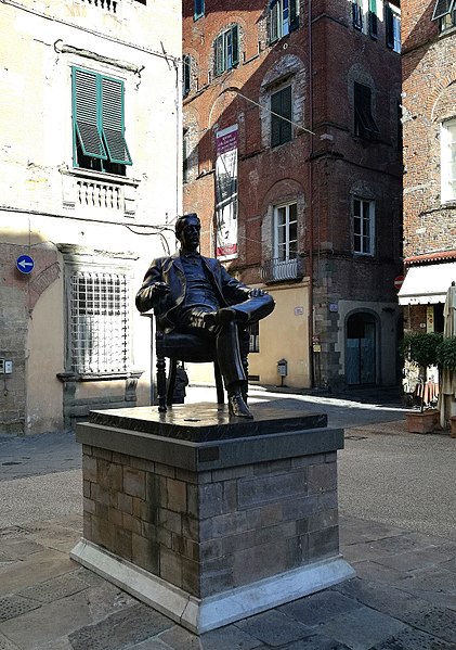 File:Statua di Puccini a Lucca.jpg