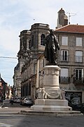 Langres N°9 mit dem Haus in welchem Diderot geboren wurde, im Hintergrund die Cathédrale Saint-Mammès (1768)