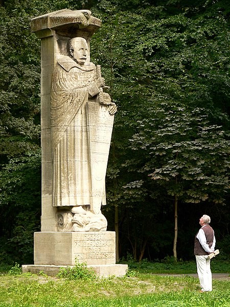 Statue Waldersee neu