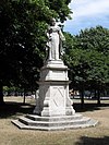 Kraliçe Victoria Heykeli, Victoria Gardens, Brighton (NHLE Code 1380678) (Temmuz 2010) .jpg