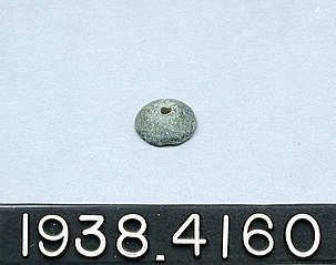 Stone Button, Yale University Art Gallery, inv. 1938.4160