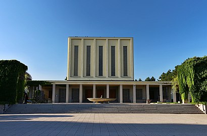 Jak do Krematorium Strašnice hromadnou dopravou - O místě