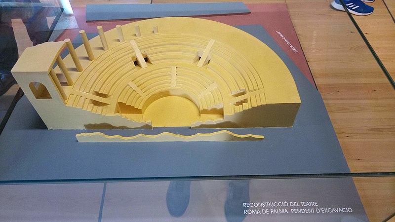 File:Teatre romà de Palma - maqueta.jpg