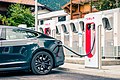 File:Tesla Supercharger in Flachau Österreich 05.jpg (Cc-by-sa-2.0)