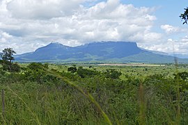 The lowlands of the Najar plateau, with the Qazairabad escarpment of the Duradiyah in the background