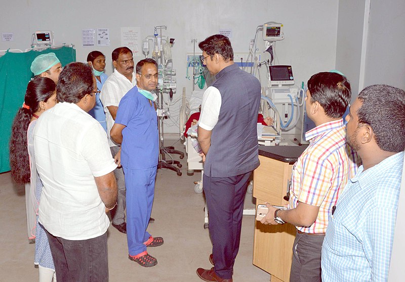 File:The Minister of State for Information & Broadcasting, Col. Rajyavardhan Singh Rathore visiting the Government hospital, in SPSR Nellore, Andhra Pradesh on April 25, 2017.jpg