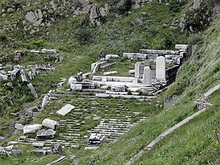 The Temple of Dionysus on its raised plinth below the Hellenistic theatre, Acropolis, built in the 2nd century BC, Pergamon, Turkey (8417206434)