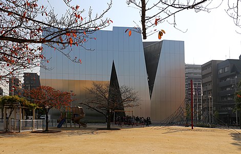 Hokusai Museum en otoño.