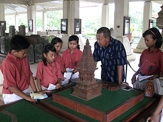 <span class="mw-page-title-main">Etiquette in Indonesia</span>